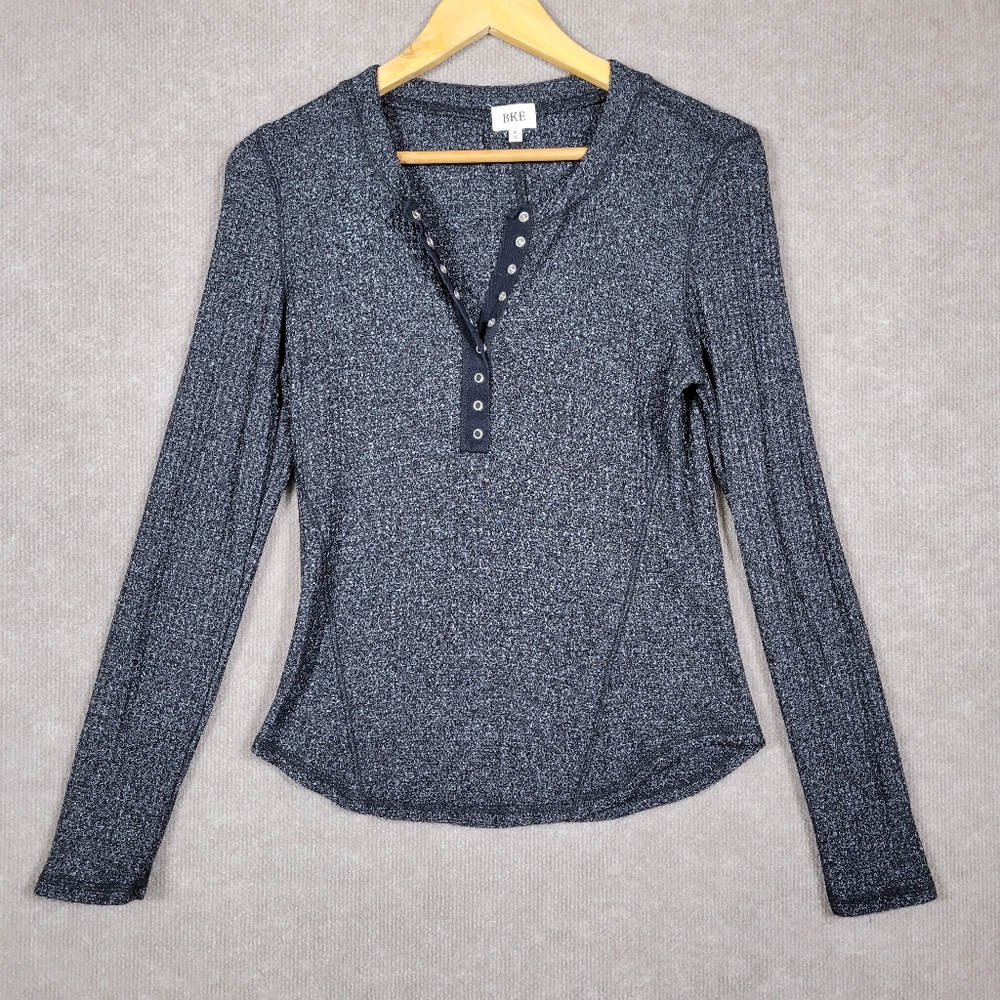 BKE Top Womens Medium Long Sleeve Henley Top Snap Buttons Waffle Knit